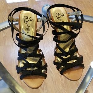 Strappy black sandal